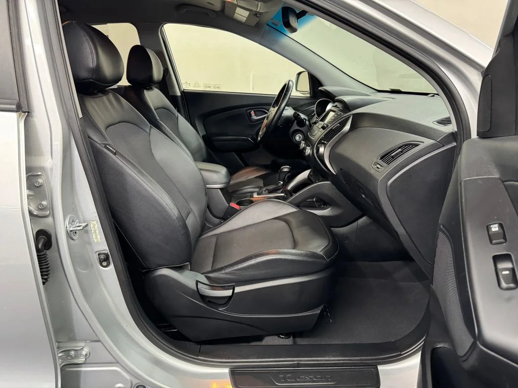 Used 2014 Silver Hyundai SE image 29