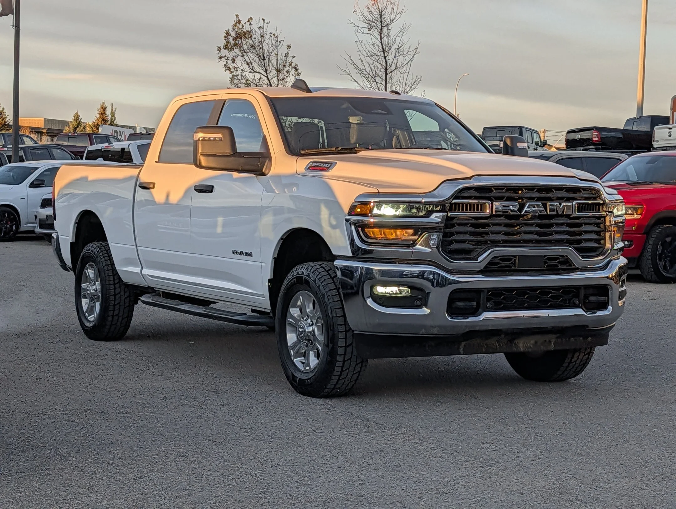 Used 2025 White RAM Big Horn - Level 1 Plus Grp - Alpine Audio - - Big Horn 4x4 Crew Cab 64 Box image 2