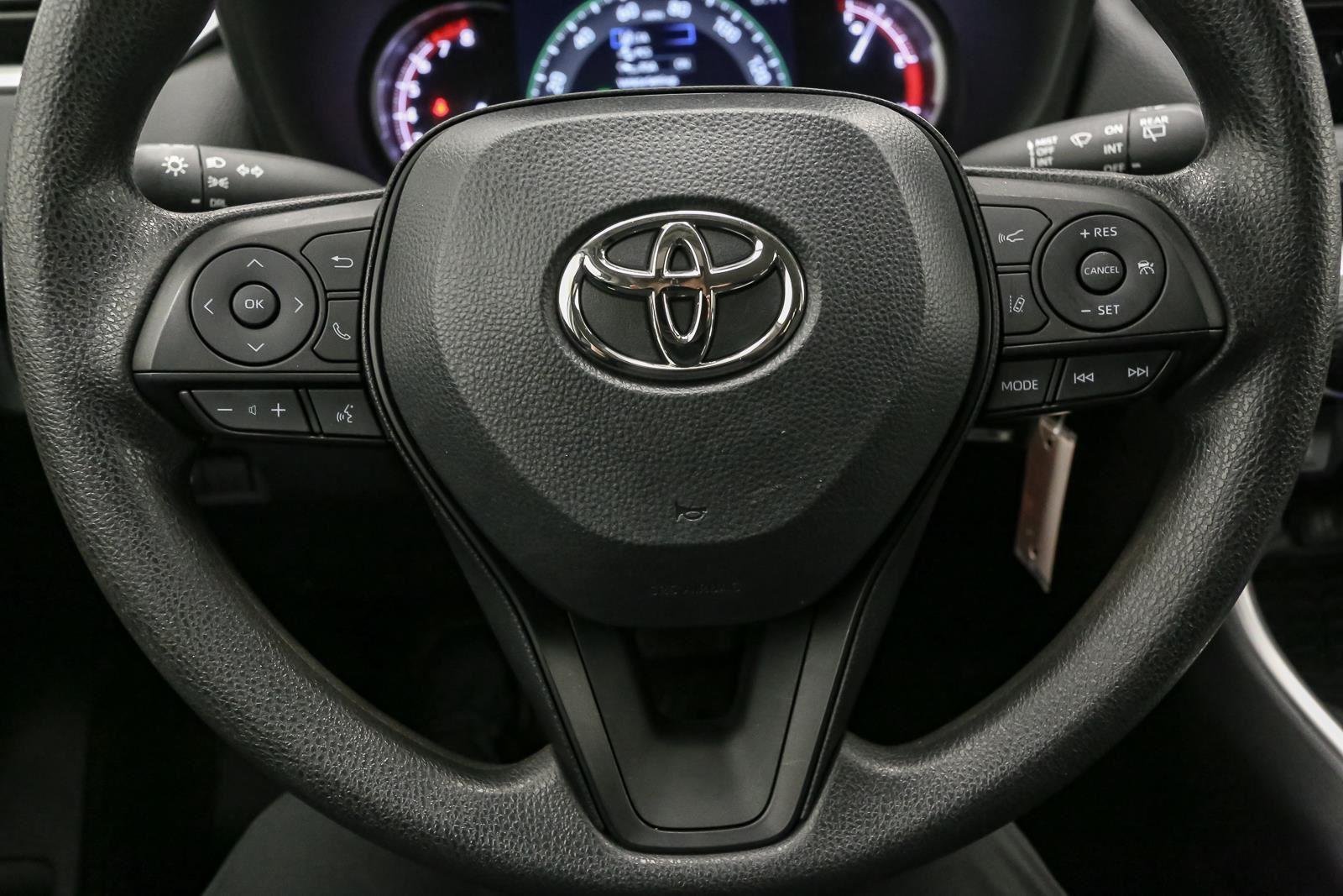 Used 2023 Ice Cap Toyota LE image 32