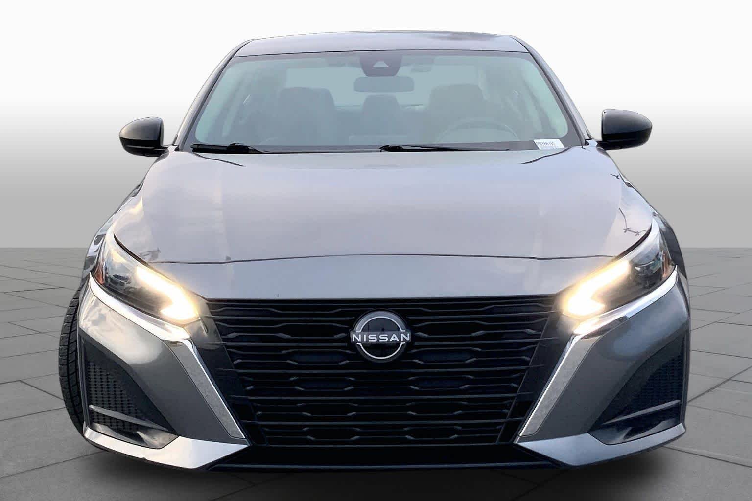Used 2024 Gun Metallic Nissan 2.5 SV image 4