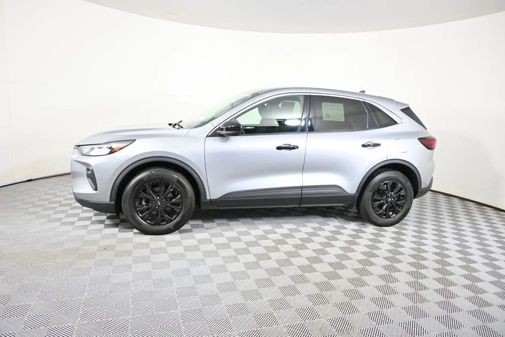 Used 2023  Ford Active image 2
