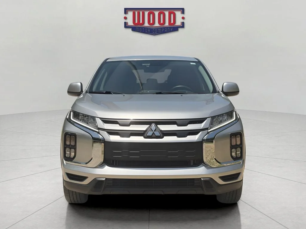 Used 2024 Silver Mitsubishi 2.0 ES image 5