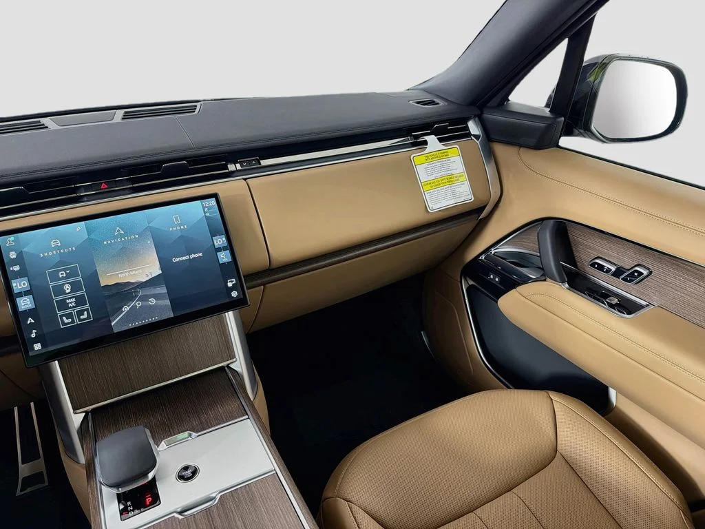 New 2026 British Racing Green Land Rover SE image 25