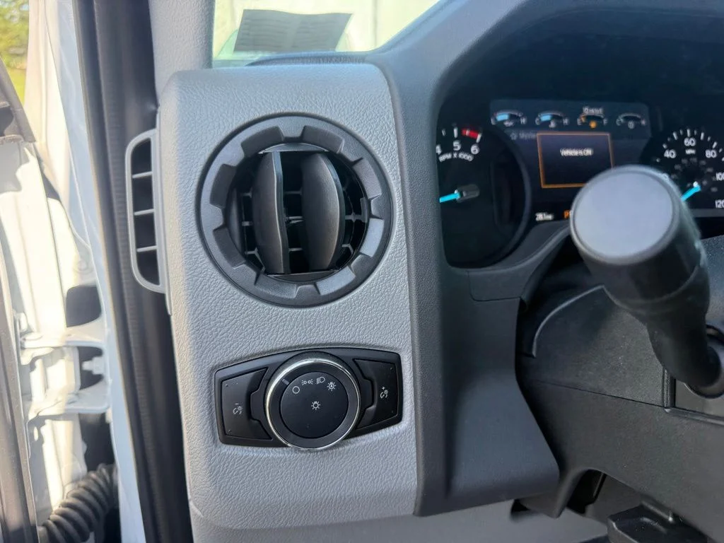 New 2026 Oxford White Ford E-350 SRW image 20