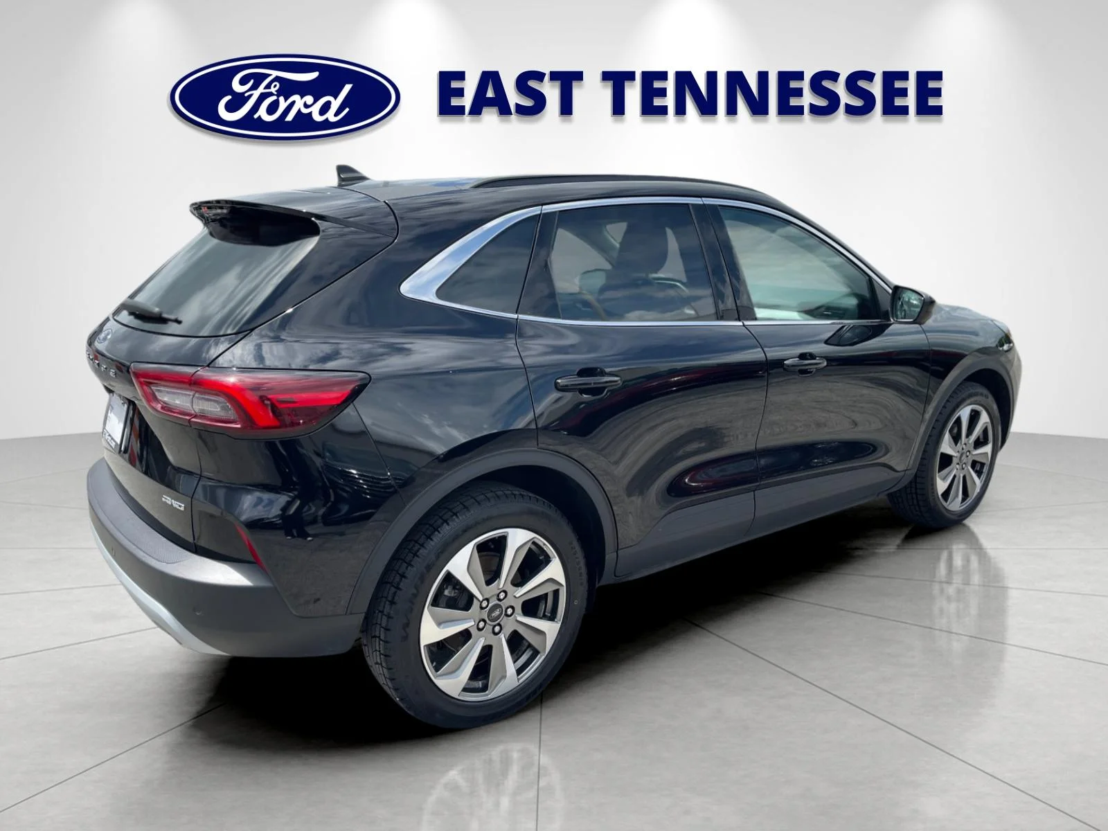 Used 2024  Ford Platinum image 3
