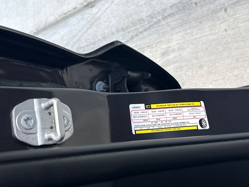 Used 2018 Gray Jeep Limited image 21