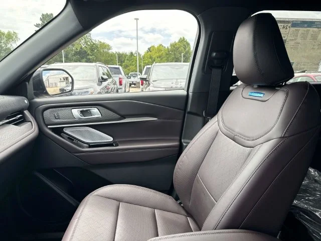 New 2026 Agate Black Metallic Ford Platinum™ image 47