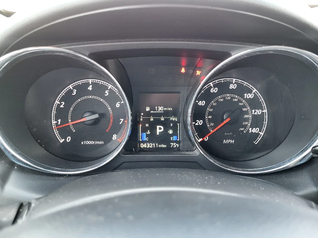 Used 2025 Labrador Black Pearl Mitsubishi ES image 13