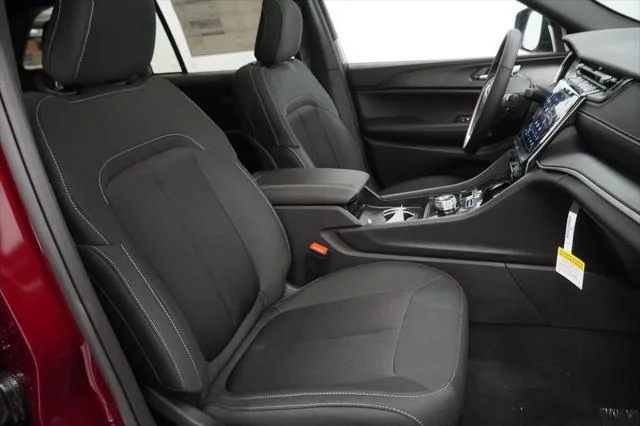 New 2026 Velvet Red Pearl-Coat Exterior Paint Jeep Laredo X image 34