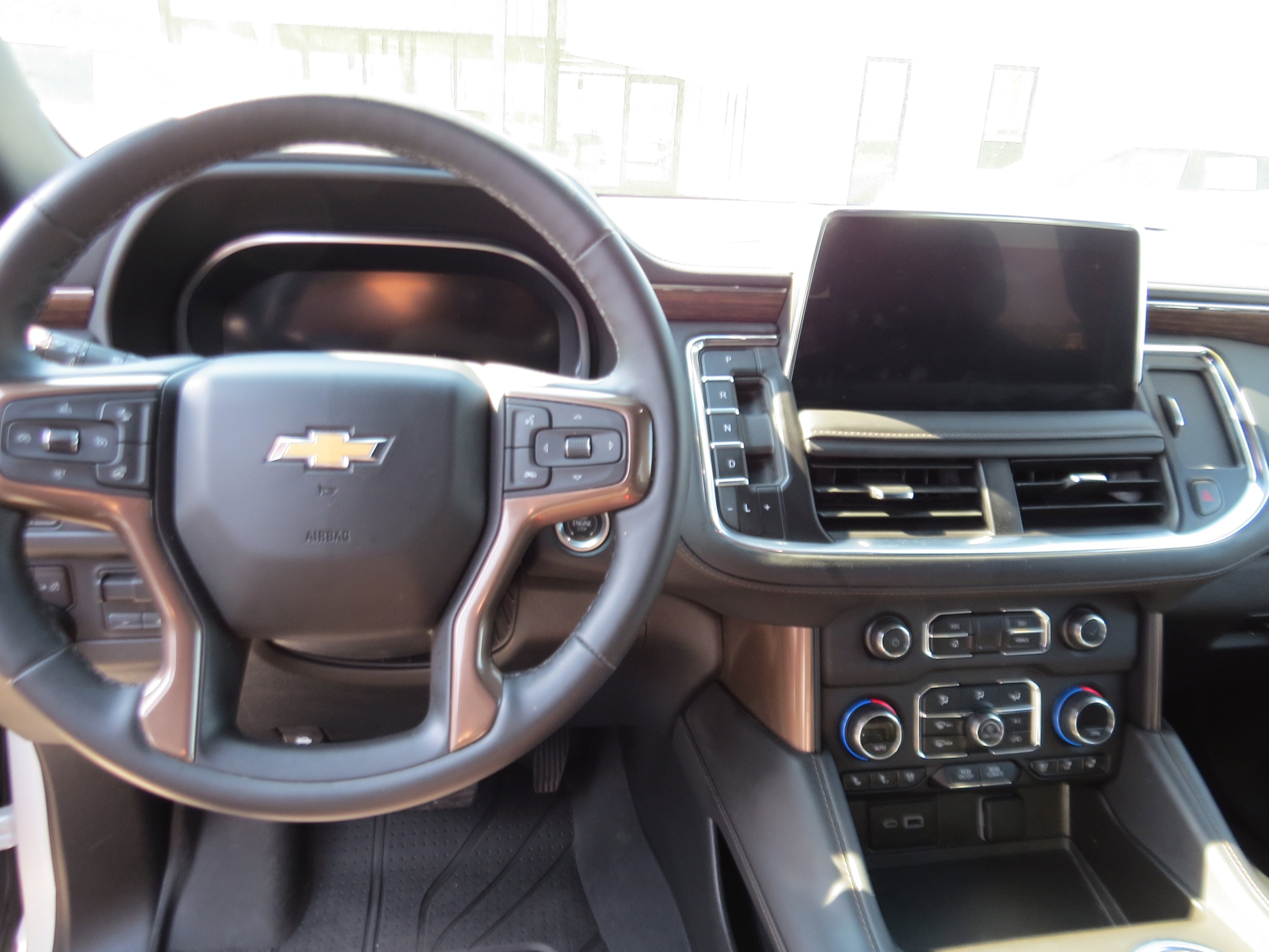 Used 2024 Iridescent Pearl Tricoat Chevrolet High Country image 24