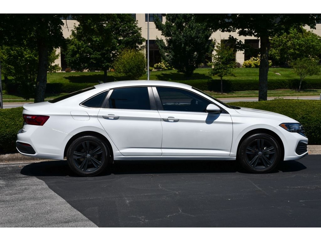 Used 2023 Opal White Pearl Volkswagen SE image 3