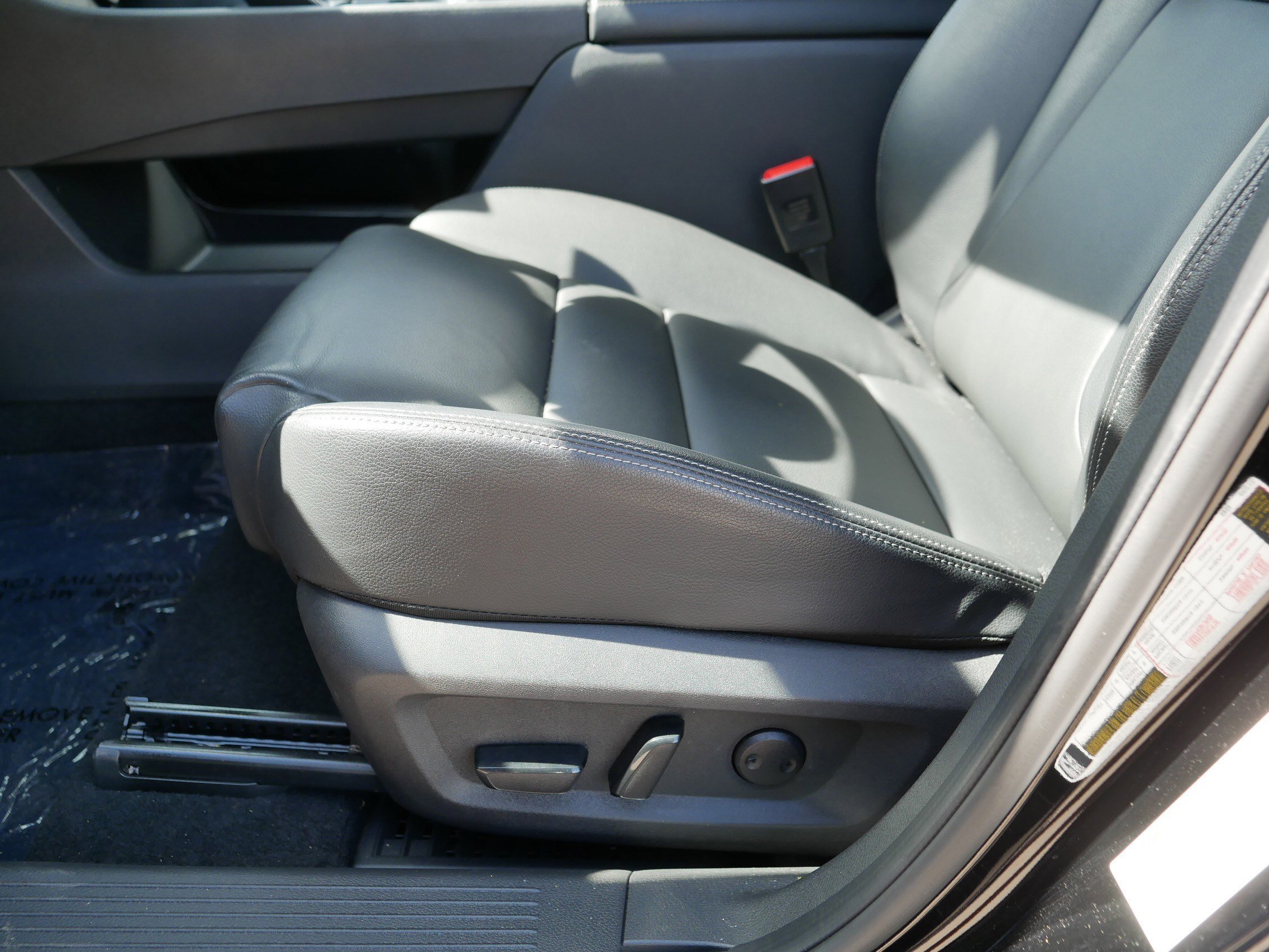 Certified Used 2025 Super Black Nissan SL image 20