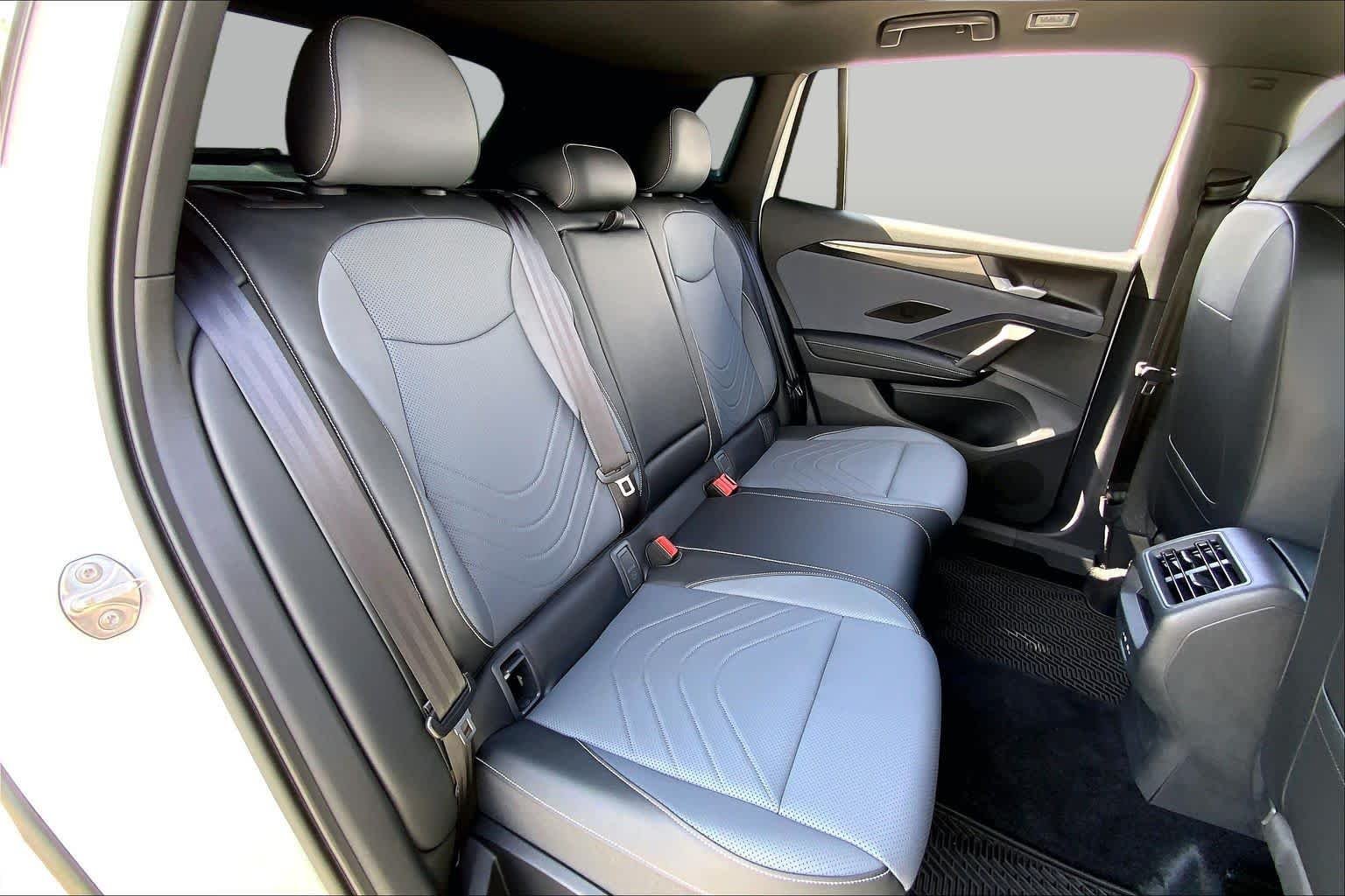 Used 2025  Deep Black Roof Volkswagen SE R-Line Black image 19