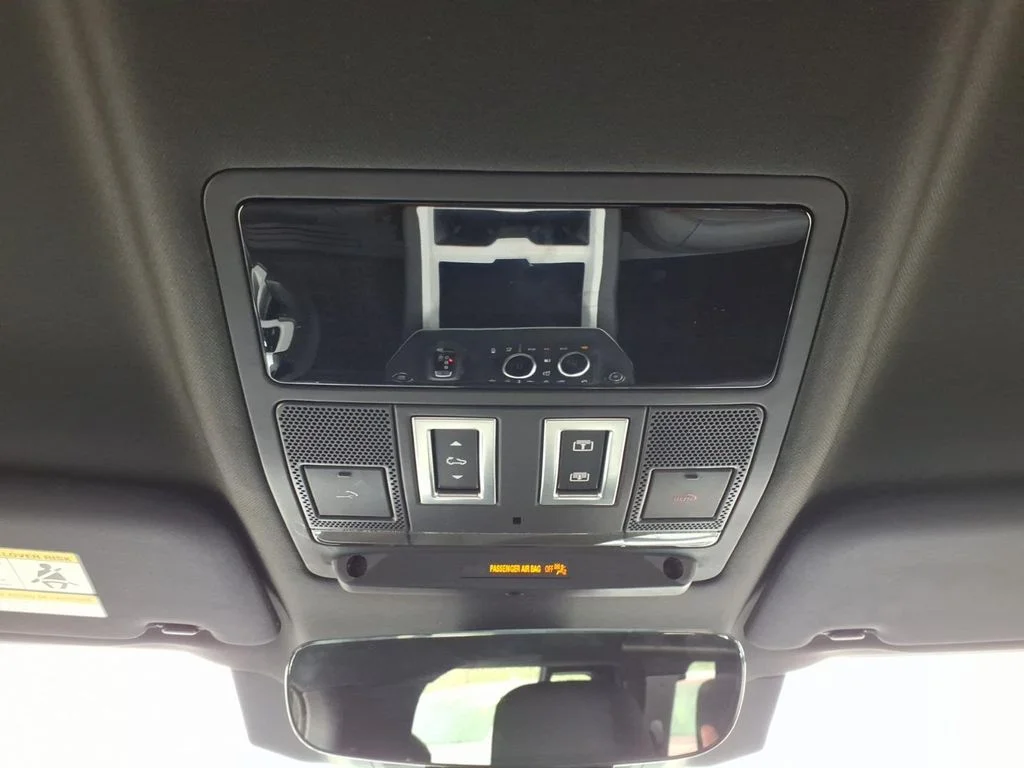 Used 2025  Land Rover S image 33