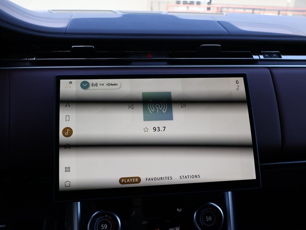 Used 2023 Ostuni Pearl White Land Rover SE image 22