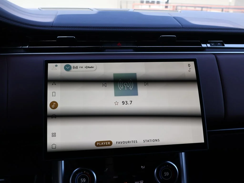 Used 2023 Ostuni Pearl White Land Rover SE image 22
