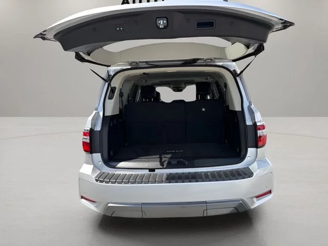 Used 2023 Silver Nissan SL image 12