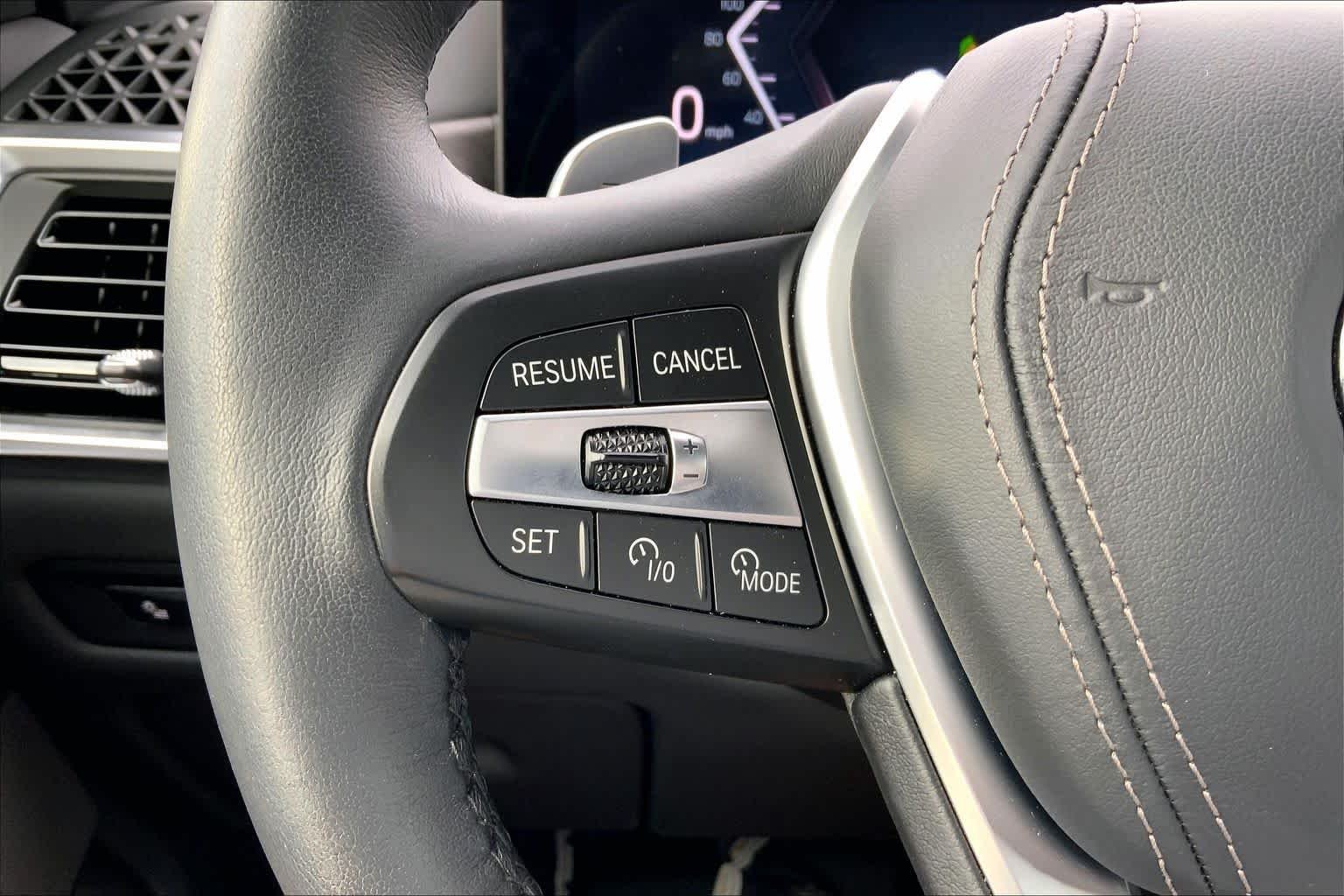 Used 2025 Alpine White BMW sDrive40i image 24