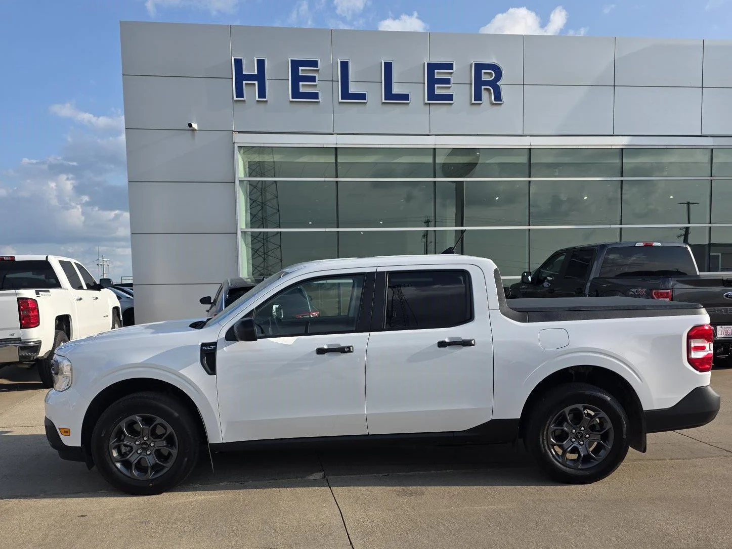 Used 2024 Oxford White Ford XLT image 3