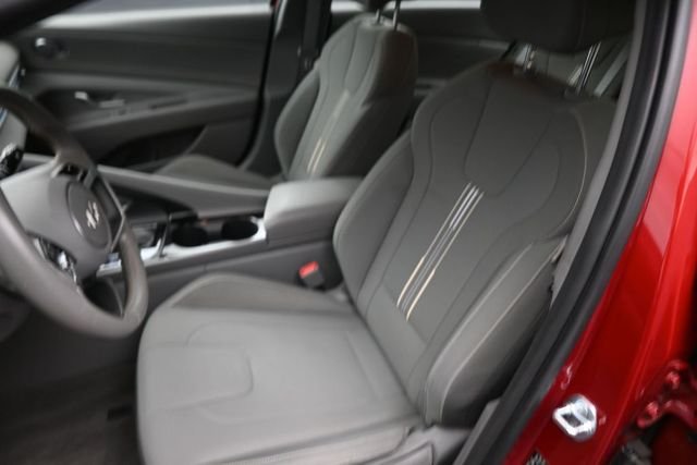 Used 2025 Red Hyundai SEL Convenience image 19
