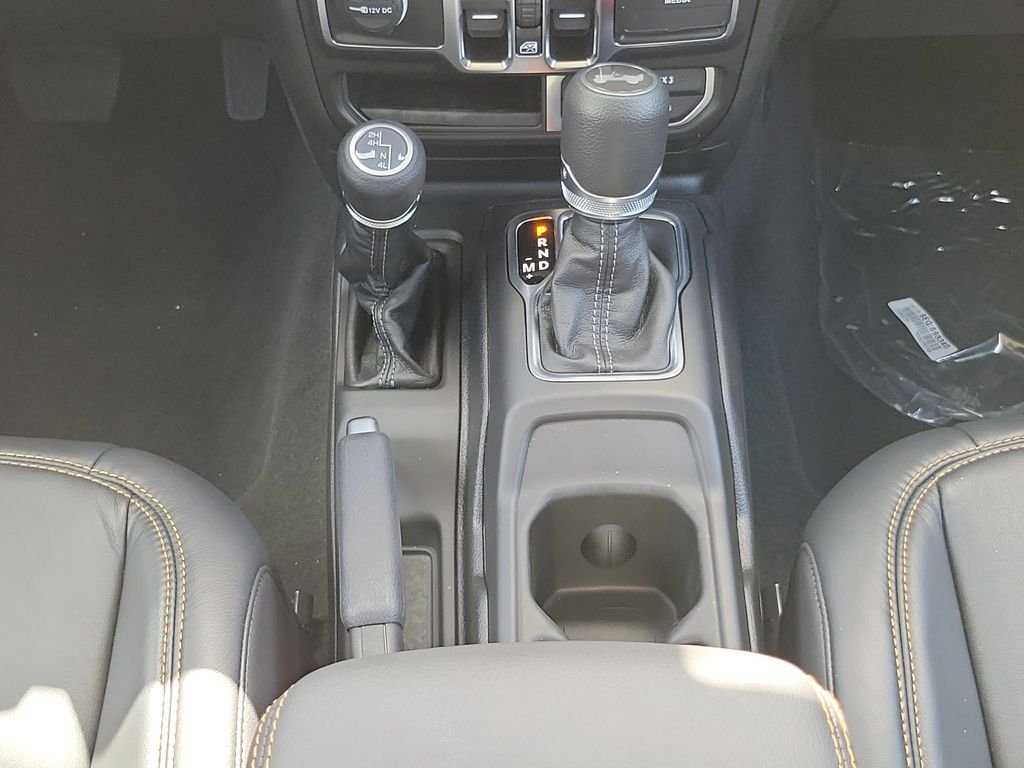 2025 Jeep Wrangler 4-Door Sahara - Photo 16