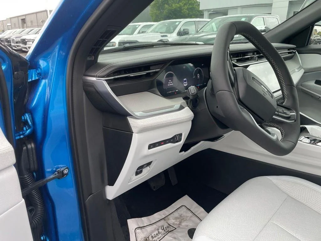 New 2026 Hydro Blue Pearlcoat Jeep Laredo image 19
