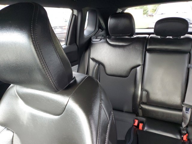 Used 2023 White Jeep Latitude image 14