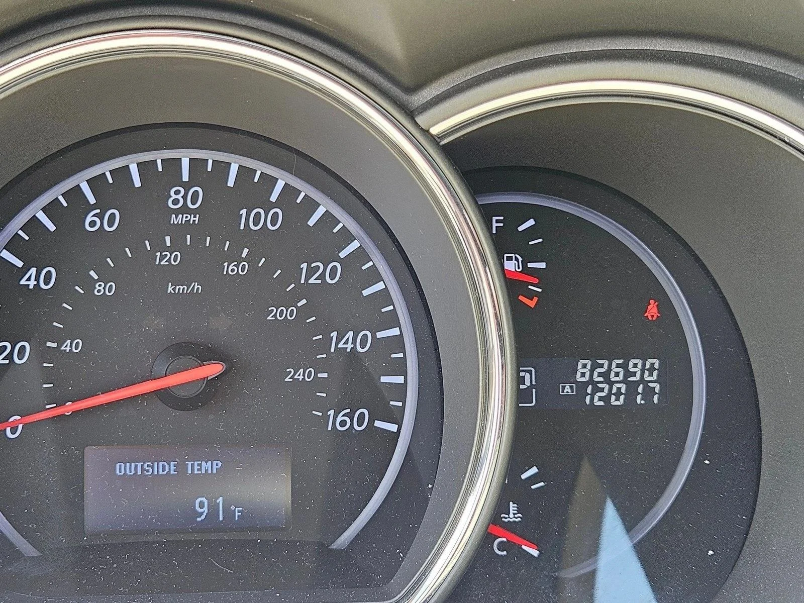 Used 2011 Glacier Pearl Nissan LE image 10