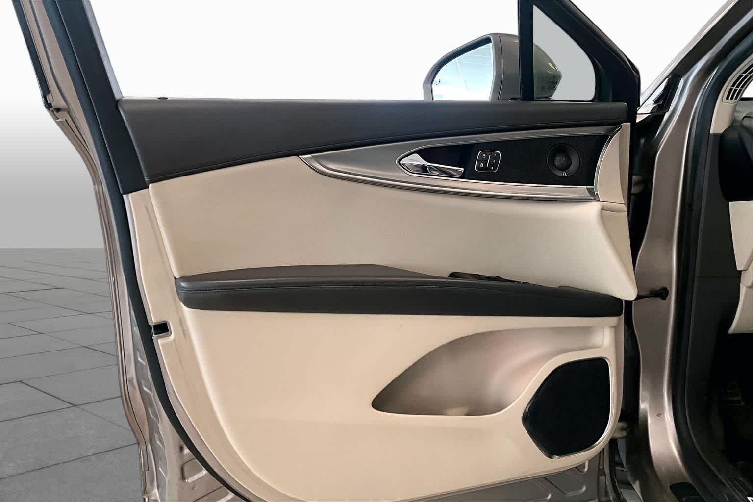 Used 2019 Iced Mocha Premium Colorant Lincoln Reserve image 20