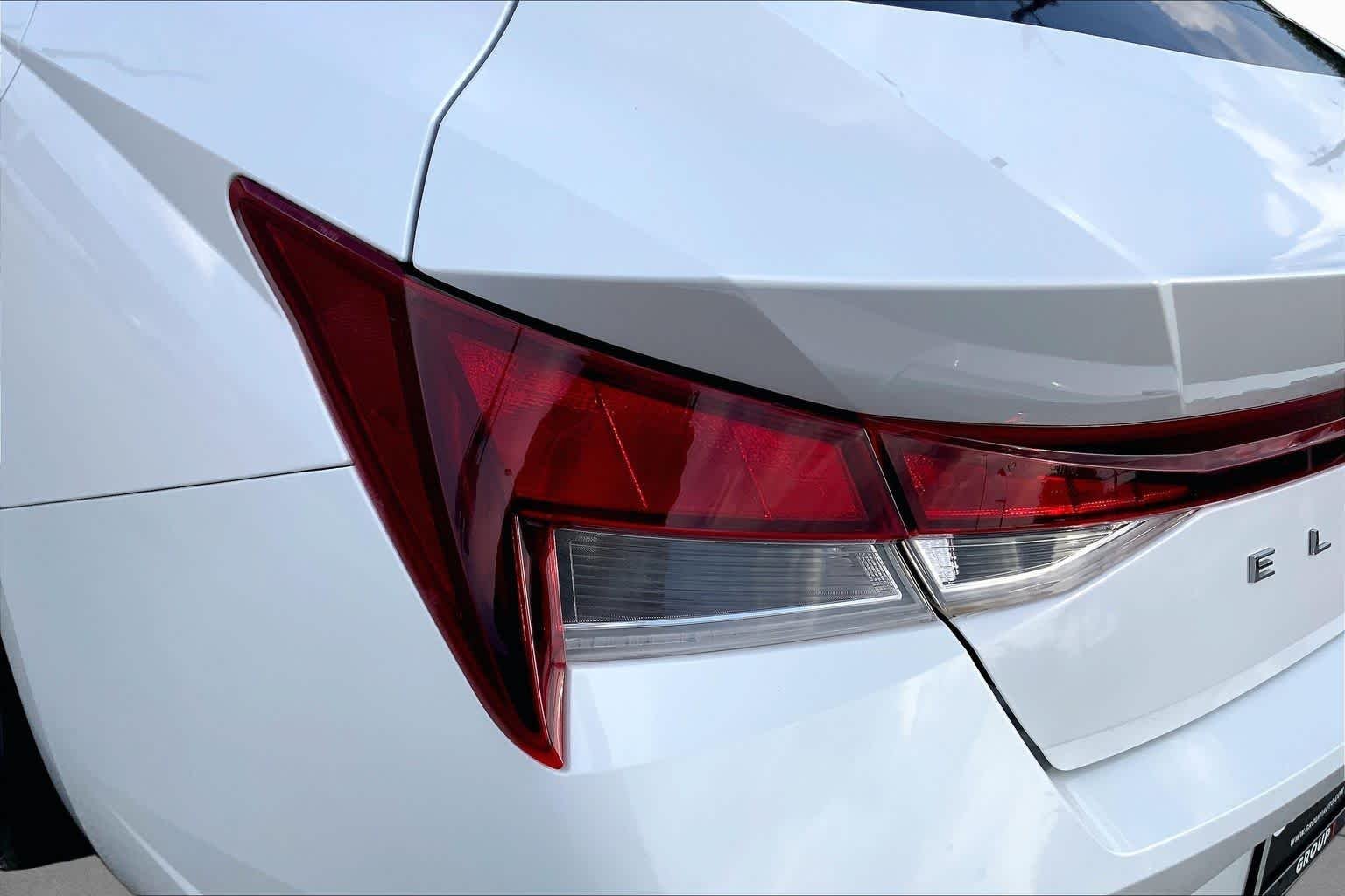 Used 2021 Quartz White Hyundai SE image 29
