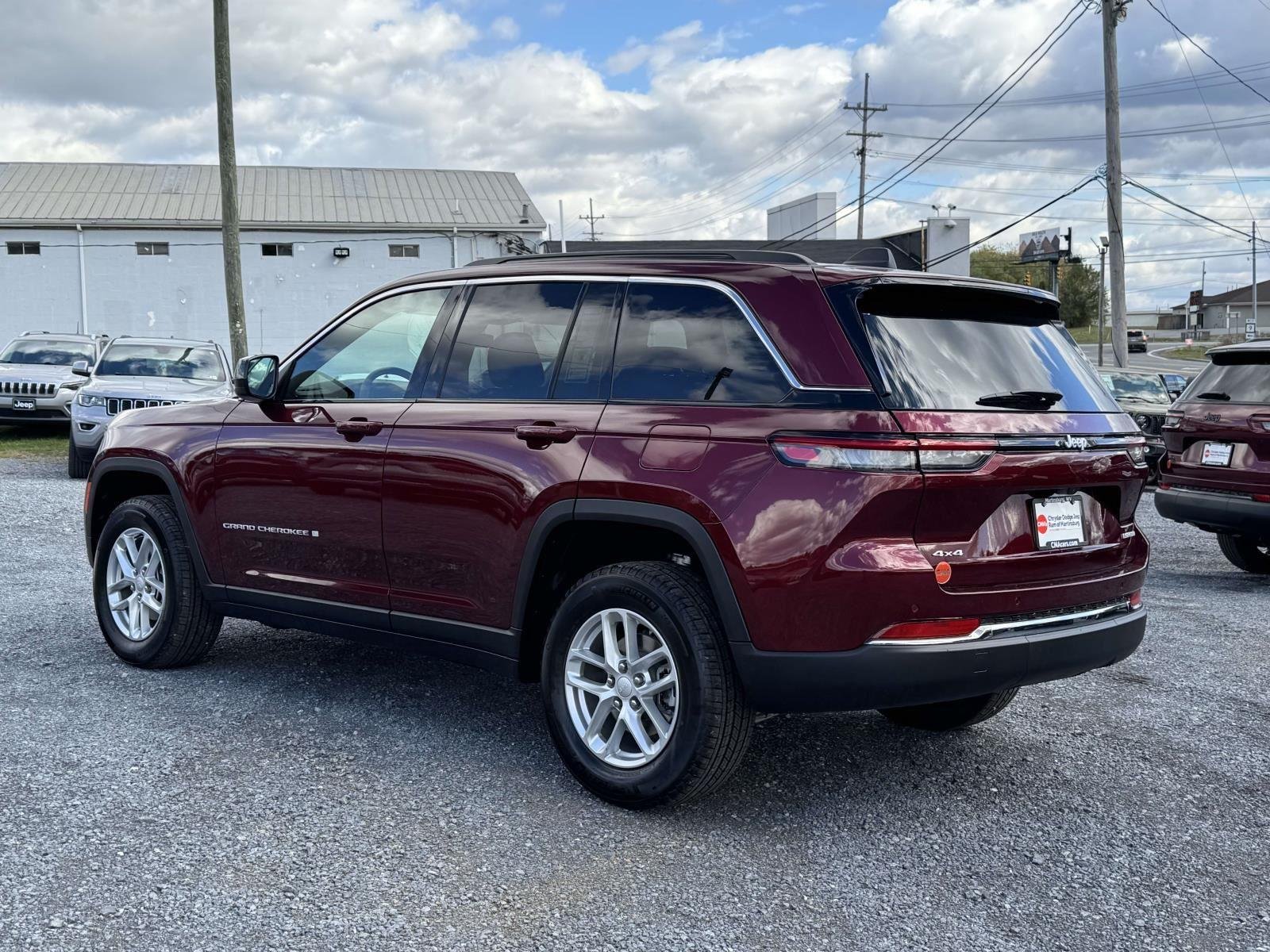New 2025 Velvet Red Pearl-Coat Exterior Paint Jeep Laredo X image 21