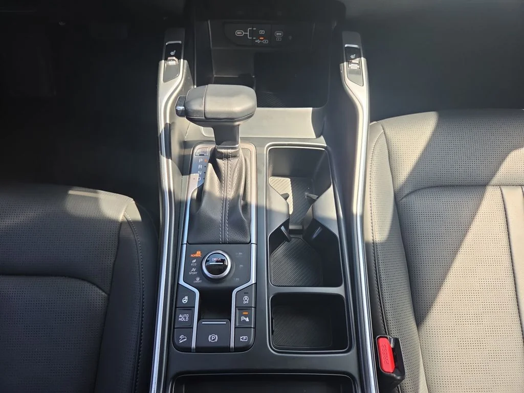 Used 2025 White Kia X-Line EX image 20