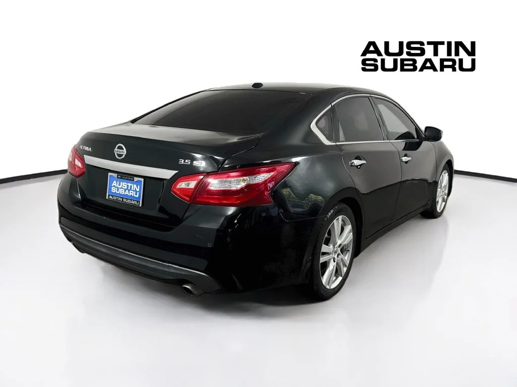 Used 2016 Black Nissan 3.5 SL image 7