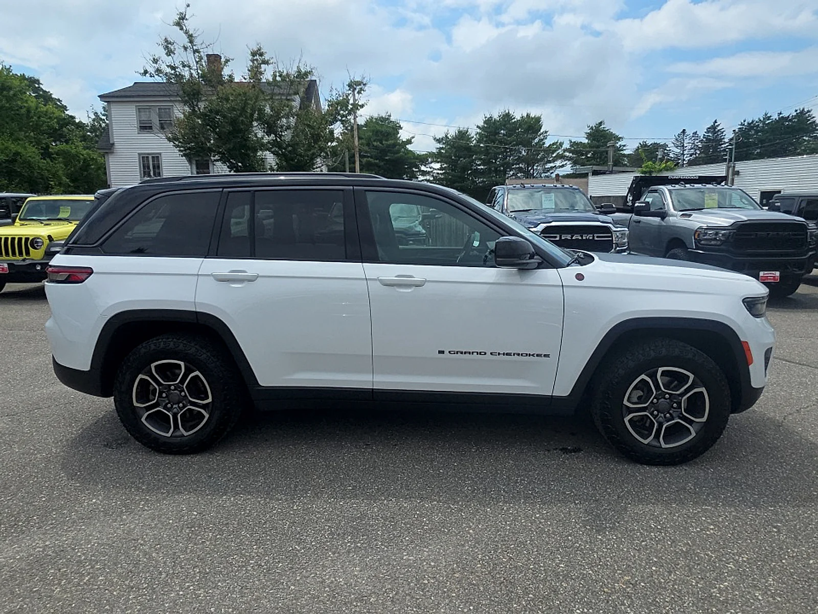 Used 2022 Bright White Clearcoat Jeep Trailhawk 4x4 image 6
