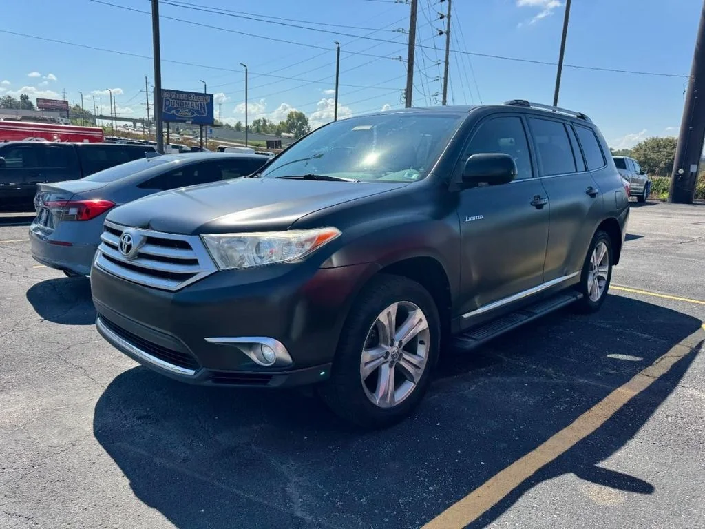 Used 2013 Magnetic Gray Metallic Toyota Limited image 7