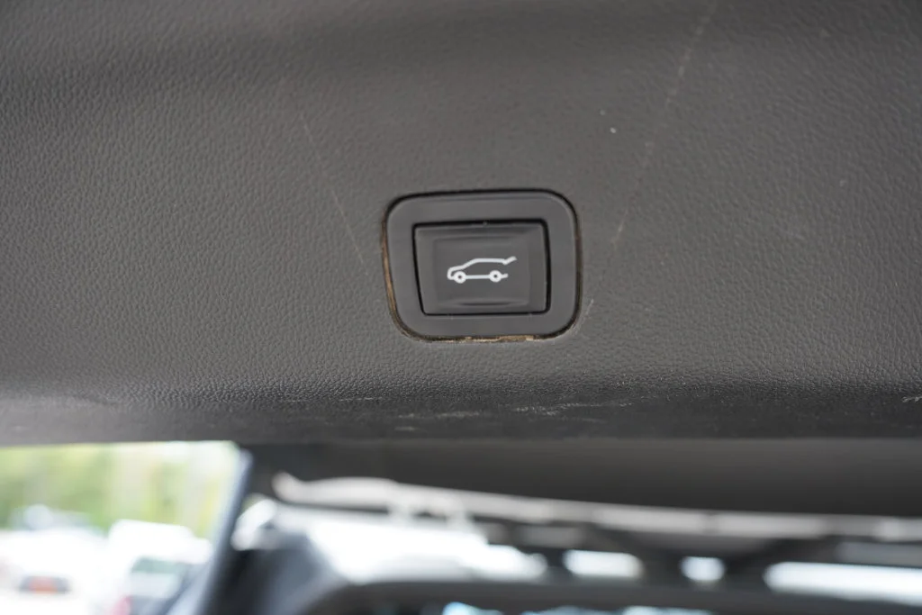 Used 2022 Summit White Chevrolet RST image 25