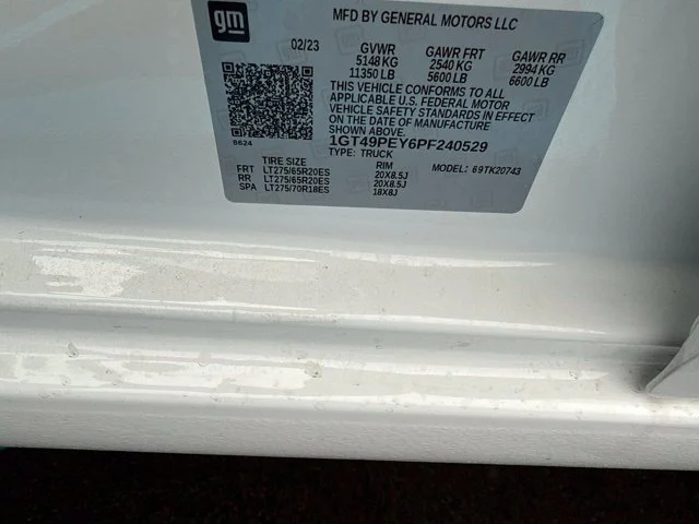 Used 2023 White GMC AT4 image 17