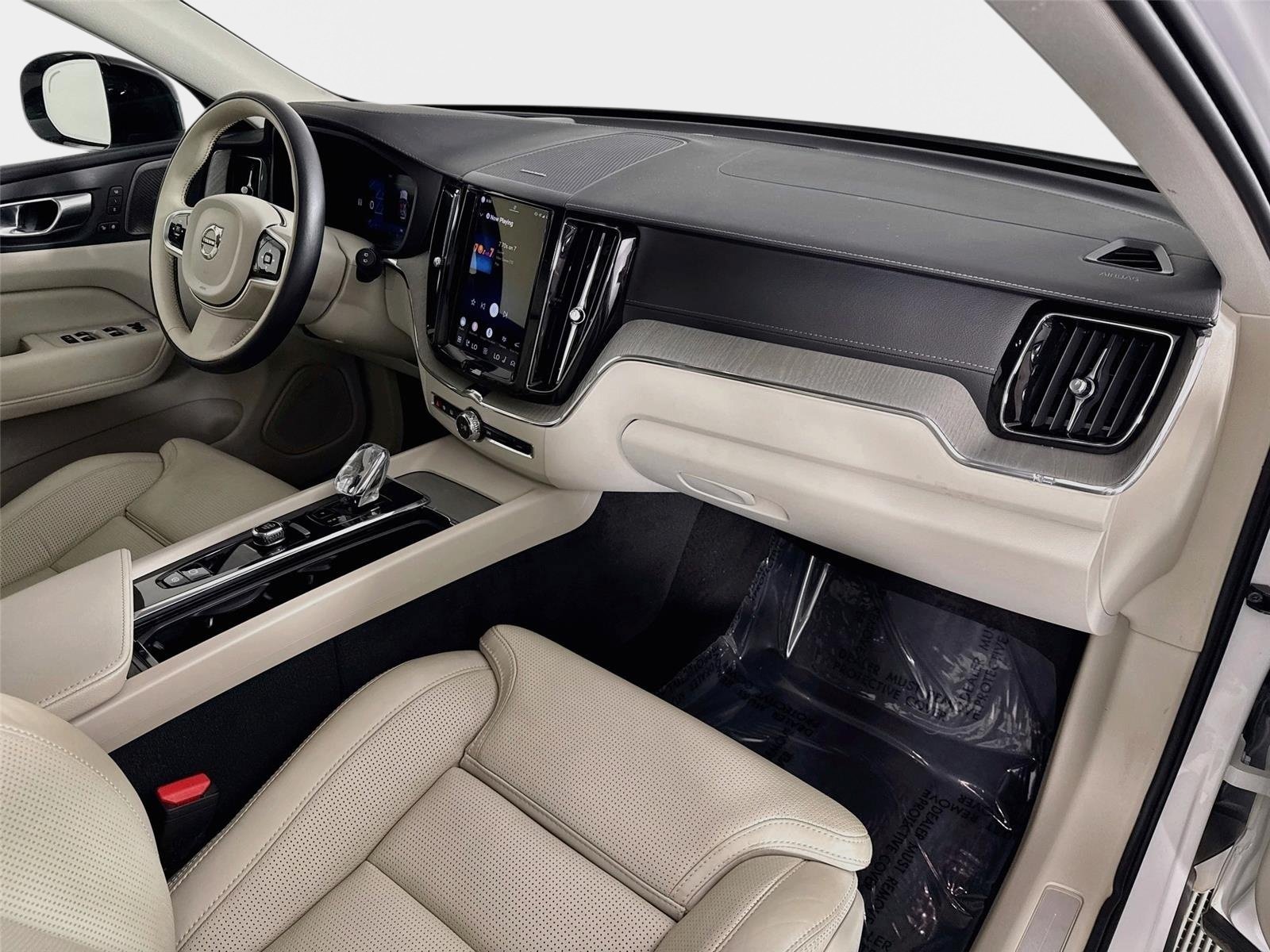 Used 2024 Crystal White Volvo Ultimate Dark Theme image 31