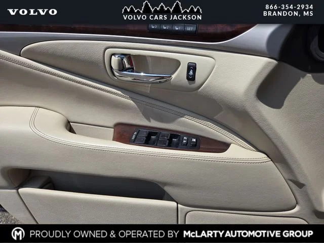 Used 2016 Red Lexus 460 image 17