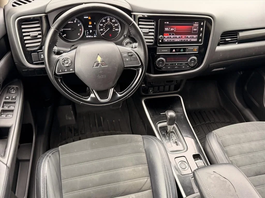 Used 2019  Mitsubishi SE image 7