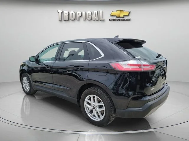 Used 2024 Black Ford SEL image 3