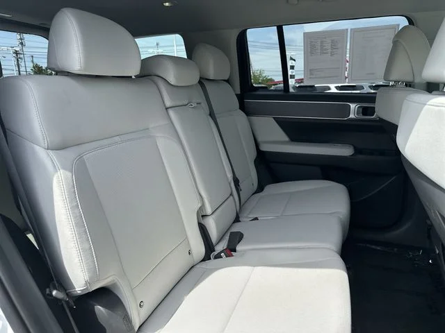Used 2025 White Hyundai SE image 28