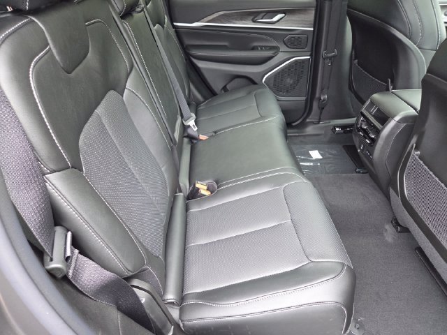 New 2026 Baltic Gray Metallic Clear-Coat Exterior Paint Jeep Limited Reserve image 31