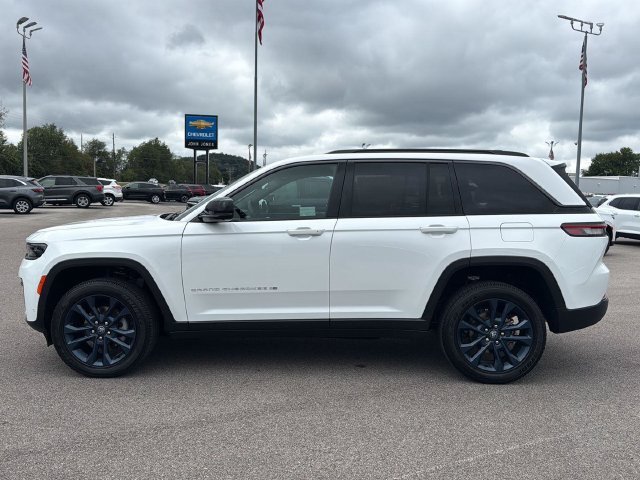New 2026 Bright White Clear-Coat Exterior Paint Jeep  image 8