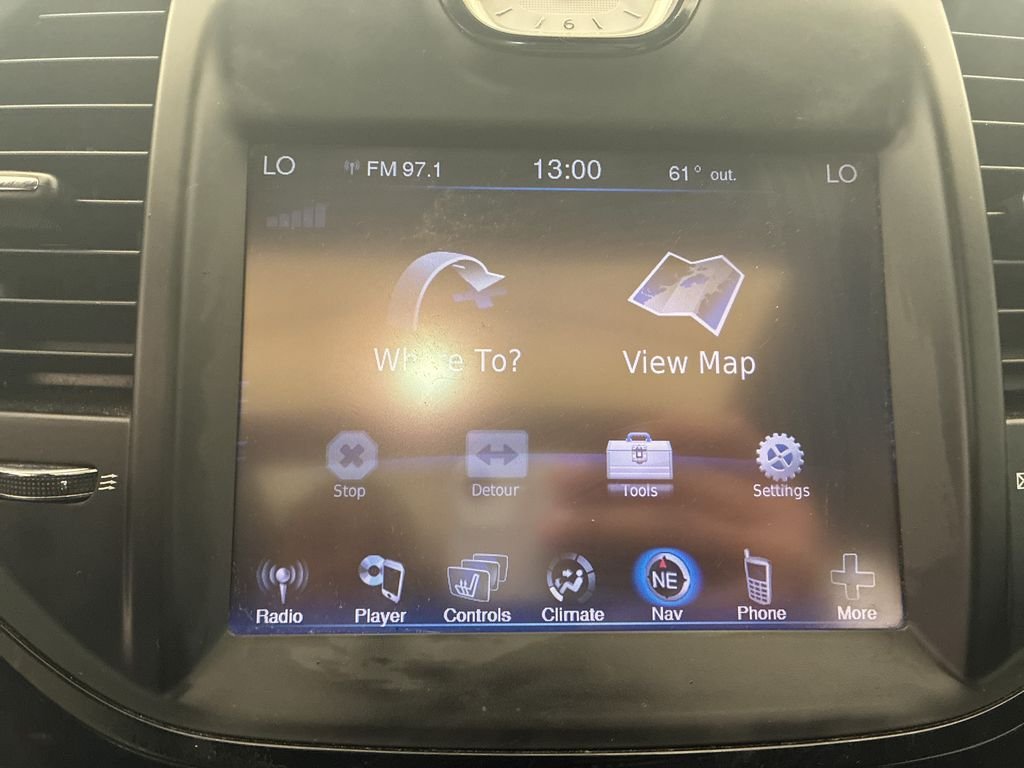 Used 2014 White Chrysler S image 14