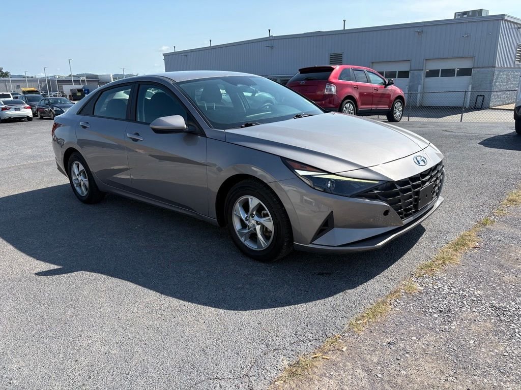 Used 2023 Gray Hyundai SE image 2