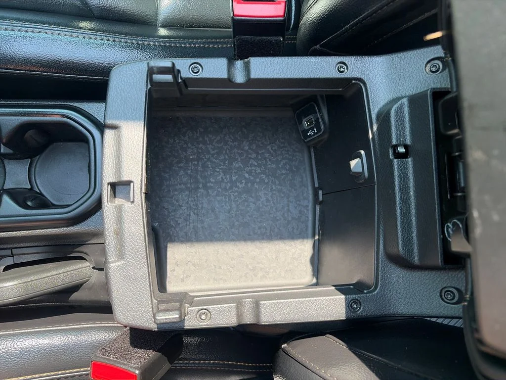 Used 2024 Gray Jeep Sahara image 27