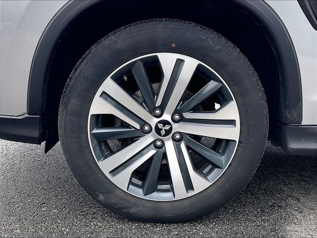 Used 2024 Alloy Silver Metallic Mitsubishi  image 7