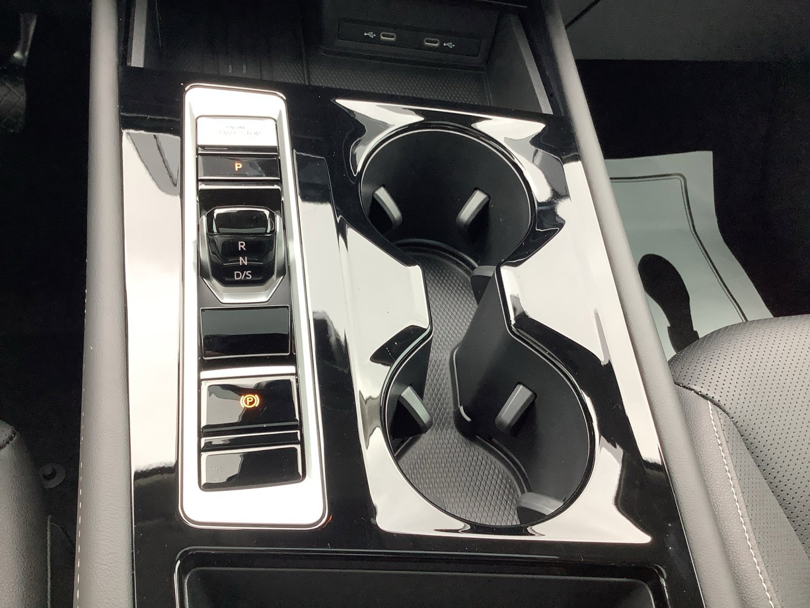 New 2025 Silver Mist Metallic Volkswagen 2.0T SE w/Technology image 16