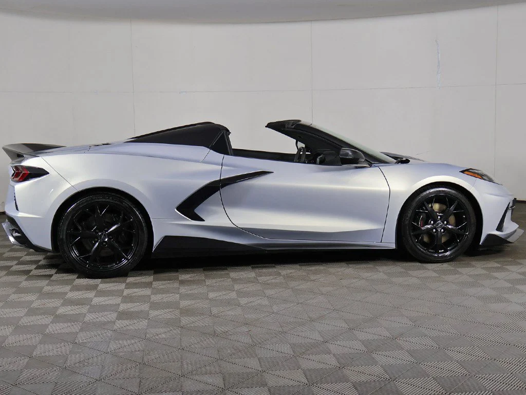 Used 2021 Silver Chevrolet Stingray image 23